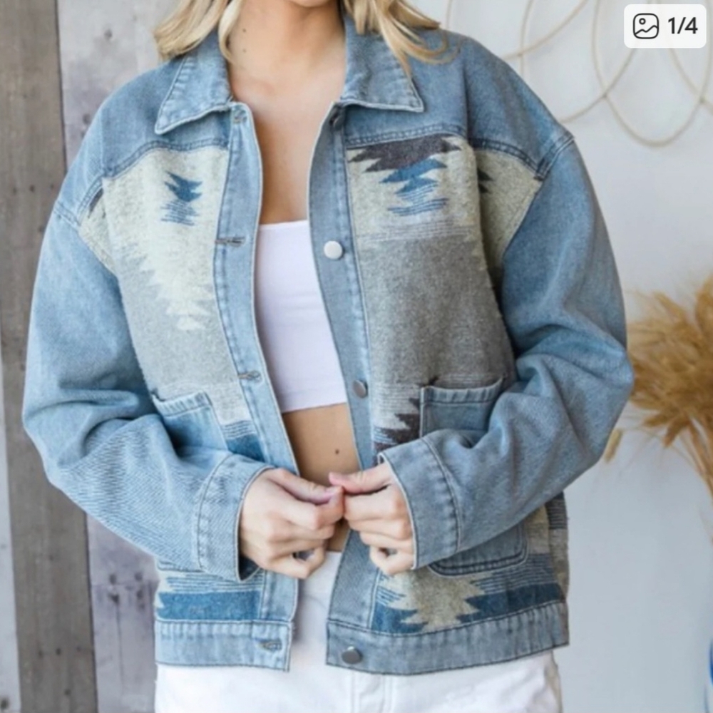 Veveret Women's Blue Aztec Denim Jacket